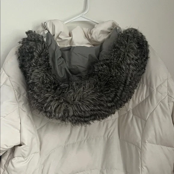 Columbia Women's Cream Puffer Jacket - Picture 5 of 7